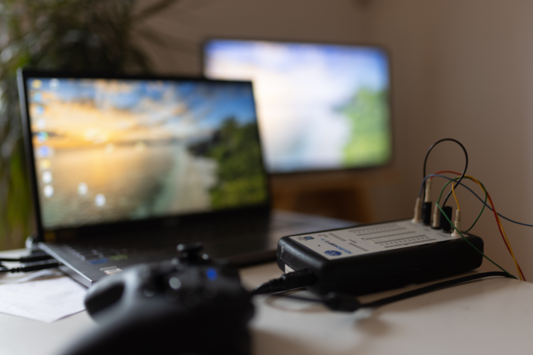 Das Neurofeedback-Gerät in Kristins Praxis